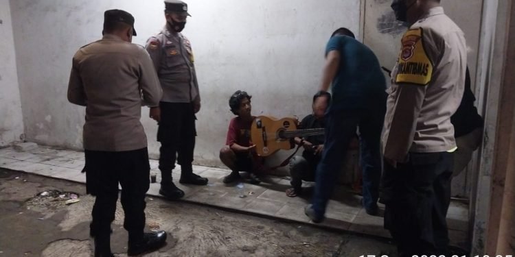 Polsek Baros Polresta Serkot Laksanakan Patroli KRYD Dengan Menyambangi Warga