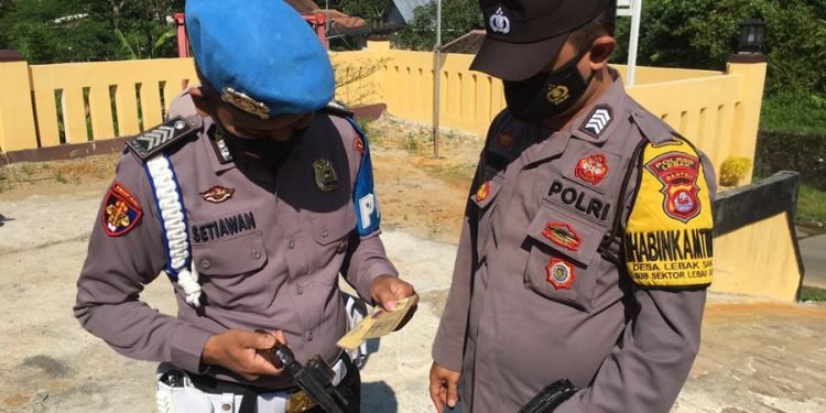 Rutinitas Apel Pagi, Pemeriksaan Senpi dan Serah Terima Tugas Penjagaan Polsek Lebakgedong Polres Lebak