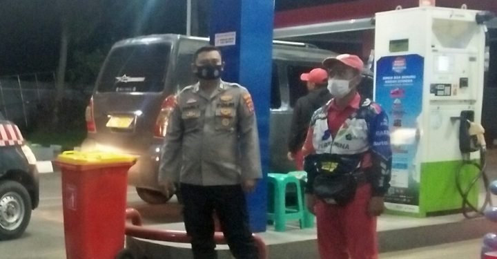 Polsek Baros Patroli Dialogis Dengan Karyawan SPBU Berikan Himbauan Kamtibmas
