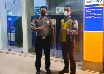 Cegah Kriminalitas Malam Hari, Anggota Polsek Baros Sambangi Dan Himbau Security Bank BJB Baros