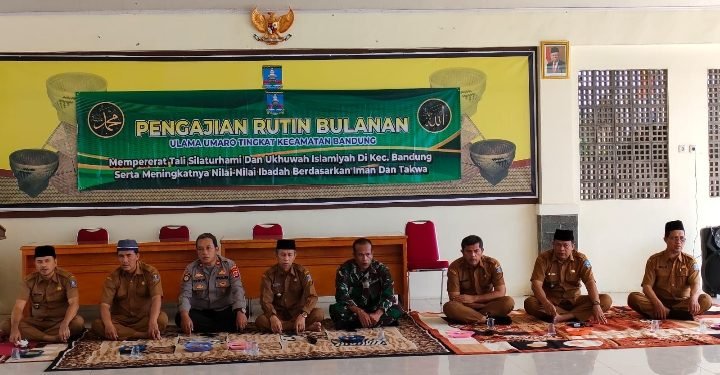 Waka Polsek Pamarayan Menghadiri Dan Mengikuti Kegiatan Pengajian Rutin Bulanan Tingkat Kecamatan Bandung