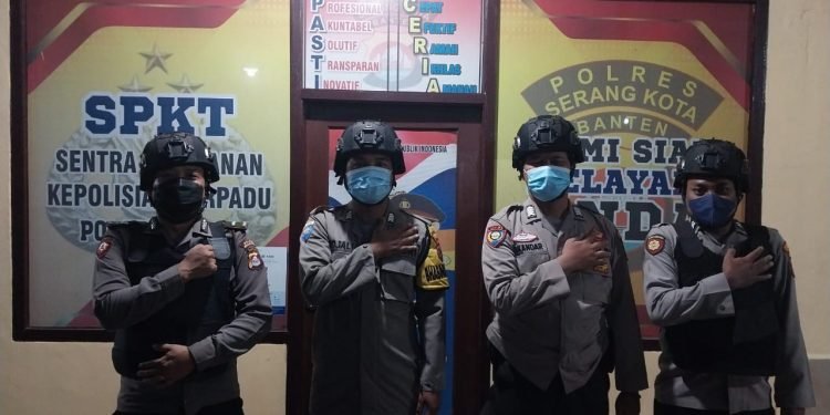 Tingkatkan Kewaspadaan Mako, piket Jaga Polsek Baros Laksanakan Sispam Mako Malam Hari