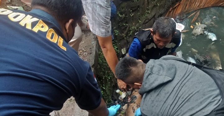 Polsek Serang Polresta Serang Kota Evakuasi Penemuan Mayat di Saluran Air