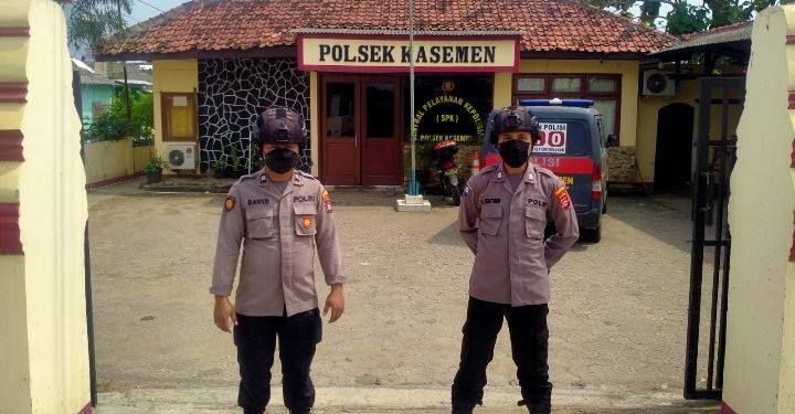 Tingkatkan Keamanan Mako Polsek Kasemen, Anggota melaksanakan Sispam Mako