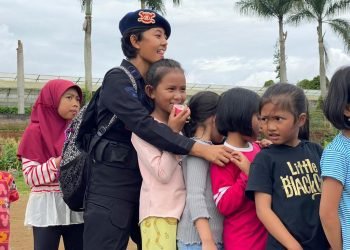 Upaya Polri Kembalikan Senyum Anak-anak dan Ibu-ibu Korban Gempa Cianjur