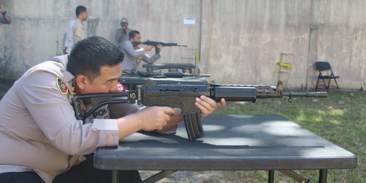 Polres Serang Asah Kemampuan Menembak Personil Polres Serang