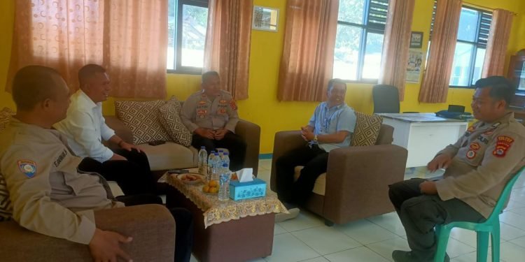 Dialog Kamtibmas, Kapolsek Kopo Polres Serang Silaturahmi Ke SMP PGRI Kopo