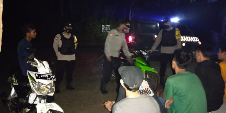 Antisipasi Berandal Jalanan Dan Geng Motor, Jajaran Polsek Mancak Polres Cilegon Polda Banten Gelar Patroli Mobile Cipkon.