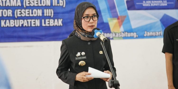 Lantik Pejabat Eselon II.b dan Eselon III, Bupati: Berikan Kontribusi Inovasi Baru