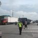 Berikan Rasa Aman, Anggota Polsek Jawilan Lakukan Strong point di depan Kawasan industri Buditexindo