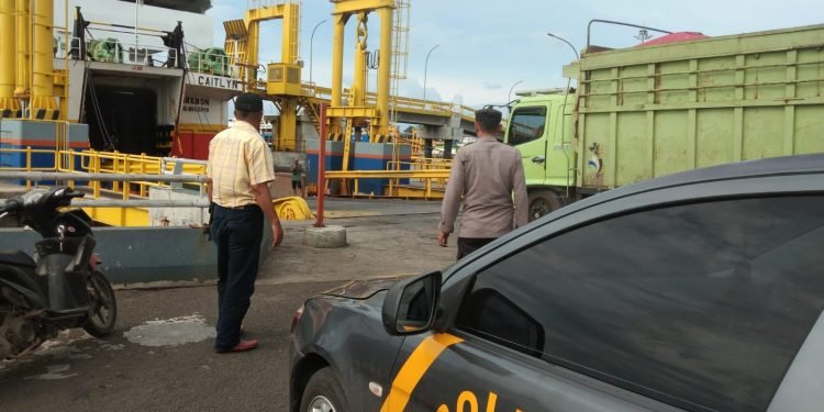 Menjaga Harkamtibmas, Personel Polsek Kskp Merak Polres Cilegon Polda Banten Laksanakan Sambang dan Patroli Dialogis