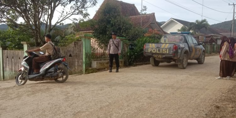 Wujudkan Kamtibcarlantas Kanit Binmas Polsek Sobang Laksanakan Strongpoint