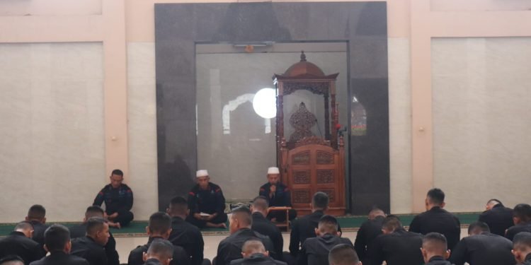 Untuk Membentuk Karakter dan Mental Personel, Satbrimob Polda Banten Rutin Laksanakan Binrohtal