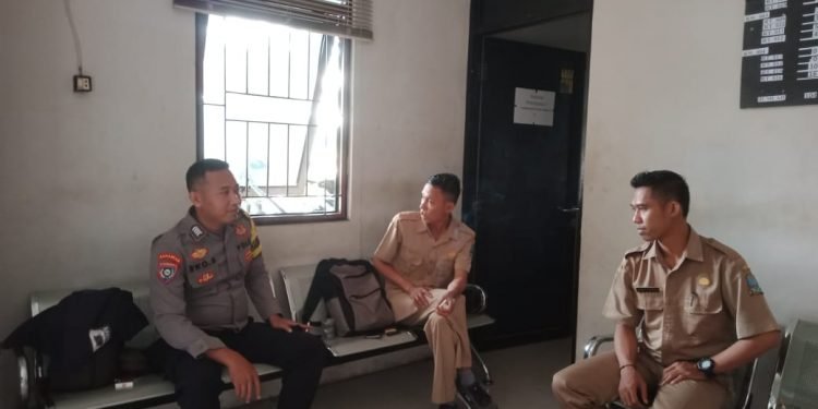 Bhabinkamtibmas Polsek Petir Melaksanakan Sambang Desa Dalam Menyampaikan Pesan Kamtibmas