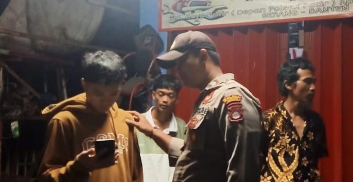 Antisipasi Rawan Kriminalitas dan Tawuran Antar Pemuda Dengan Patroli Dialogis KRYD Oleh Polsek Petir Polres Serang