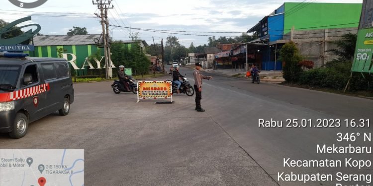 Strong Point Sore, Polsek Kopo Polres Serang Pastikan Arus Lalin Lancar dan Tertib
