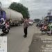 Strong Point Sore, Bhabinkamtibmas Polsek Cikande Bantu Unit Lantas Melakukan Penjagaan dan Pengaturan Lalulintas