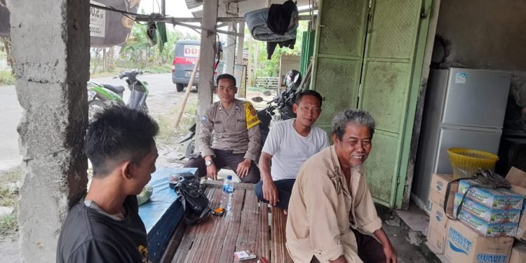 Sambang Bhabinkamtibmas Polsek Kopo Polres Tampung Aspirasi dan Keluhan Warga