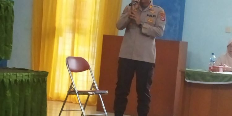 Kapolsek Petir Polres Serang Menghadiri Undangan Rapat Anggota Tahunan Koperasi Pegawai Republik Indonesia (KPRI) Teguh Kec. Petir