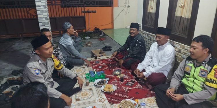 Ngariung Bersama Warga Desa Binaan, Upaya Personel Bhabinkamtibmas Polsek Mancak Polres Cilegon Polda Banten Hadirkan Kamtibmas Kondusif.