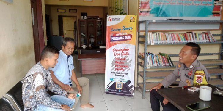 Bhabinkamtibmas Polsek Petir Polres Serang Melaksanakan Sambang Desa Dalam Menyampaikan Pesan Kamtibmas