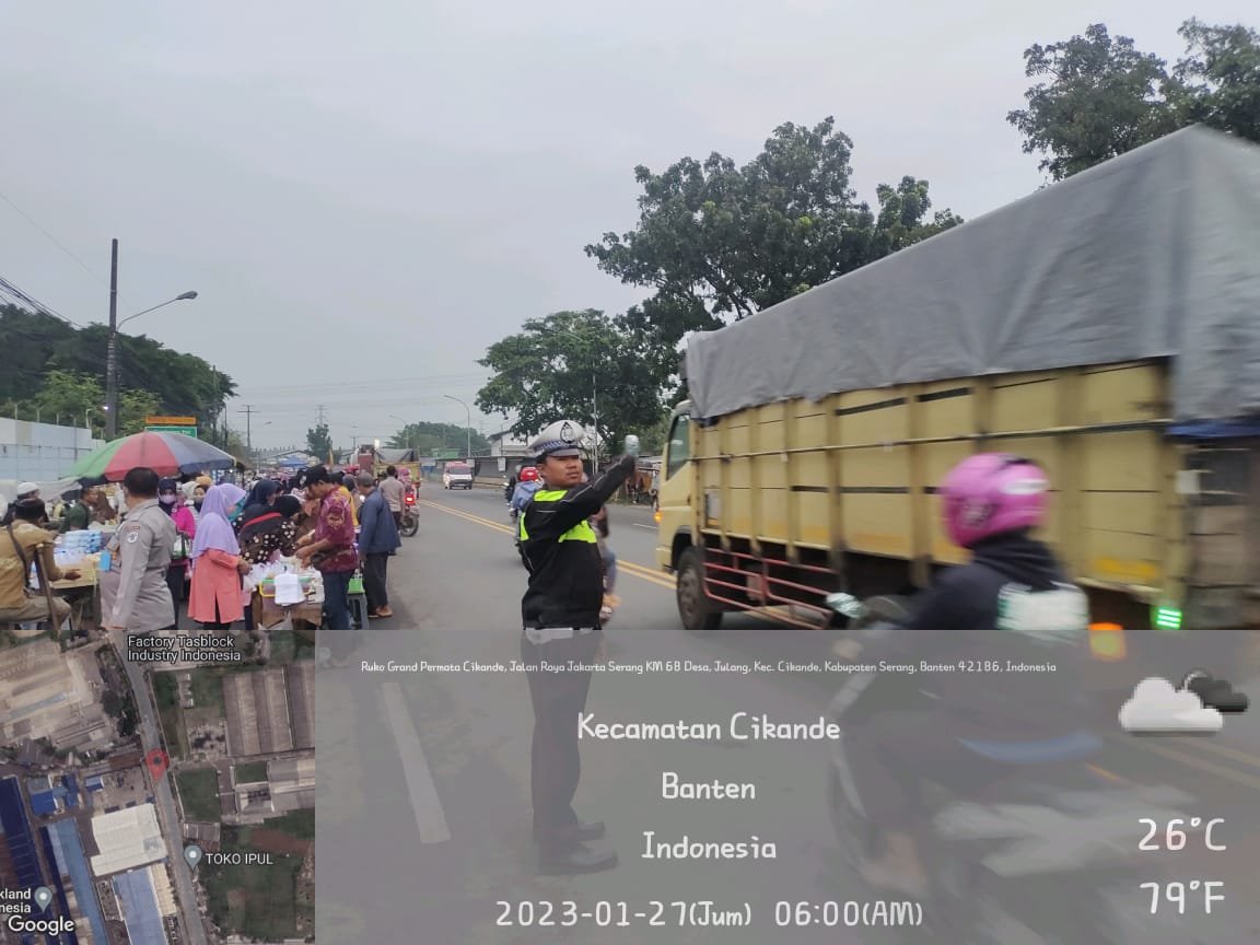 Strong Point Pagi, Polsek Cikande Gelar Personel Melaksanakan Gatur Lalu lintas di Lokasi Rawan Macet