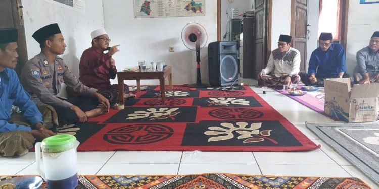 Program QUICK WINS PRESISI KAPOLRI,Melaksanakan Giat pengajian ulama umaro Ds.Gununganten Kec. Cimarga