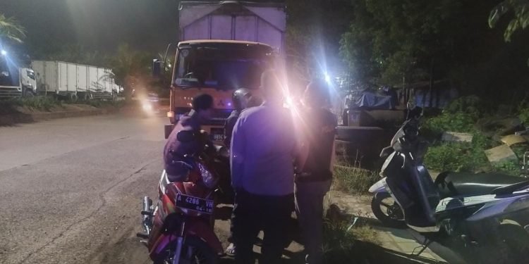 Cegah Aksi Kejahatan Malam,Personel Polsek Ciwandan Polres Cilegon Polda Banten Lakukan Patroli Rutin