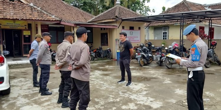Apel Pagi dan Cek Anggota Polsek Petir Polres Serang