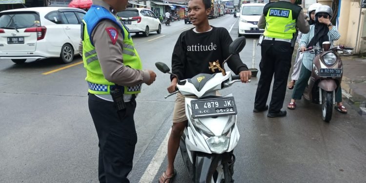 Jalan raya Anyar sasaran Operasi Keselamatan Maung 2023 Polres Cilegon dihari ke 13