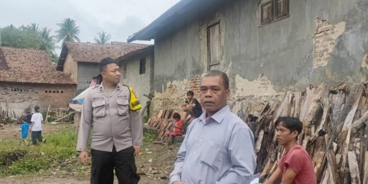 Rasa Aman Adalah Tanggung Jawab Bersama, Personel Bhabinkamtibmas Polsek Mancak Polres Cilegon Polda Banten Dialogis Bersama warga Desa Binaan