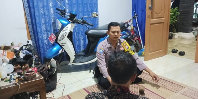 Yuk Ngopi Wae,Bhabinkamtibmas Polsek Ciwandan Polres Cilegon Polda Banten Dialogis Dengan Warga