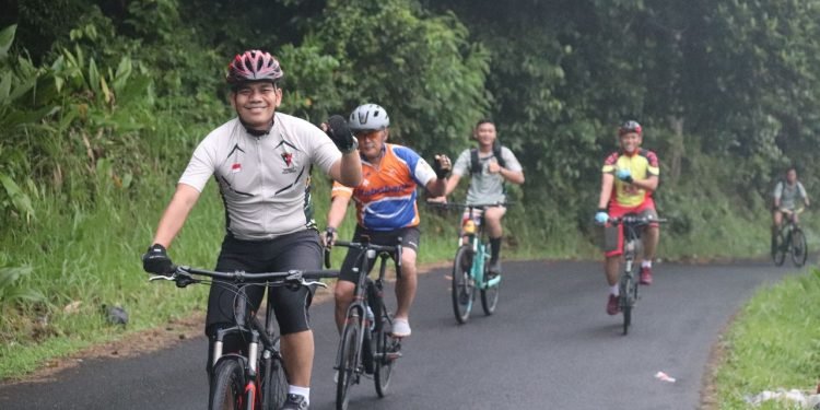 Dansat Brimob Polda Banten Laksanakan Gowes Pagi Bersama Anggota*