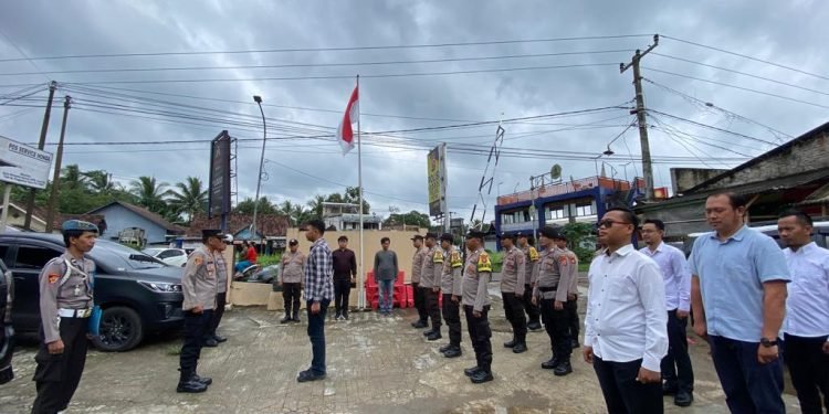 Kapolsek Mengambil Apel Pagi dan Cek Kesiapan Anggota Polsek Petir Polres Serang