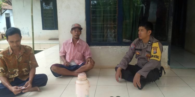 Silaturahmi Bhabinkamtibmas Polsek Petir Polres Serang Dengan Sambang Desa Ketokoh Masyarakat