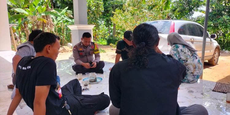 Sambang Desa Oleh Bhabinkamtibmas  Polsek Petir Polres Serang Dalam Menyampaikan Pesan Kamtibmas