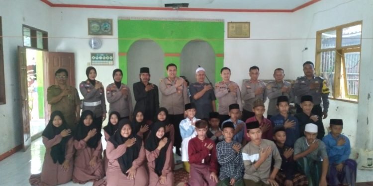 Jum’at Curhat, Kapolres Serang Datangi Majelis Ponpes Al Hikmah Kampung Pulo