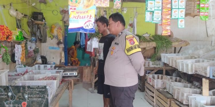 Bhabinkamtibmas Polsek Kopo Polres Serang Monitoring Harga Sembako Jelang Puas Ramadhan 2023
