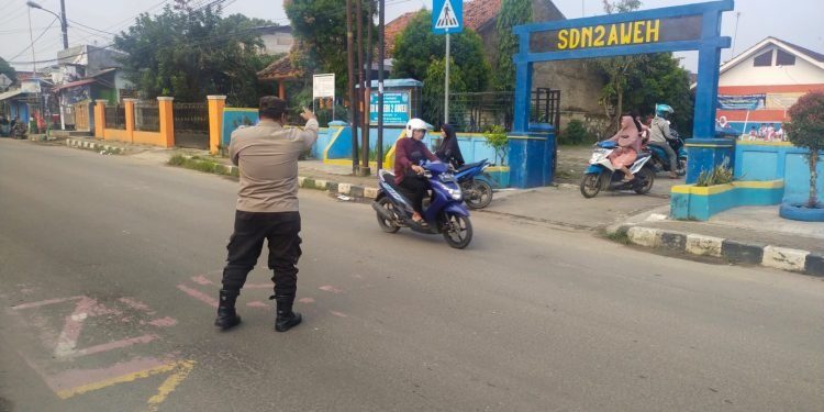 Polsek Rangkasbitung Rutin Laksanakan Strong Point Antisipasi Kemacetan di Wilkum Polsek Rangkasbitung