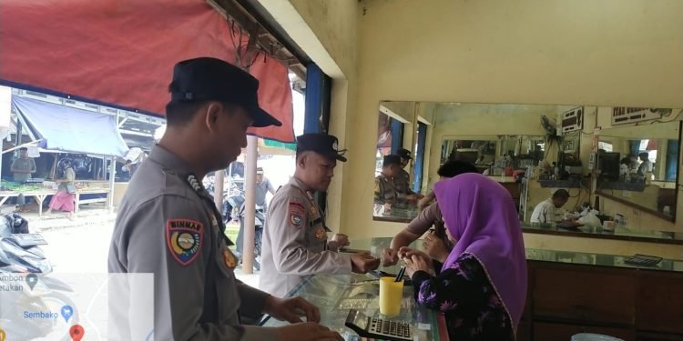 Sambangi Pasar Tradisional, Patroli Polsek Cikande Ingatakan Masyarakat Waspada Aksi Tindak Kejahatan
