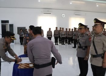 Kapolres Lebak Pimpin Upacara Sertijab Kasihumas Polres Lebak dan Tujuh Kapolsek Jajaran