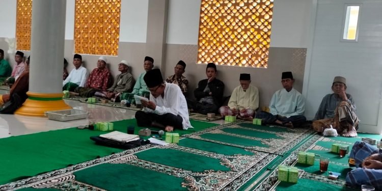 Kapolsek Petir Polres Serang Hadiri Kegiatan Pengajian Bulanan Rutin Ulama dan Umaro serta Masyarakat Kec. Petirn