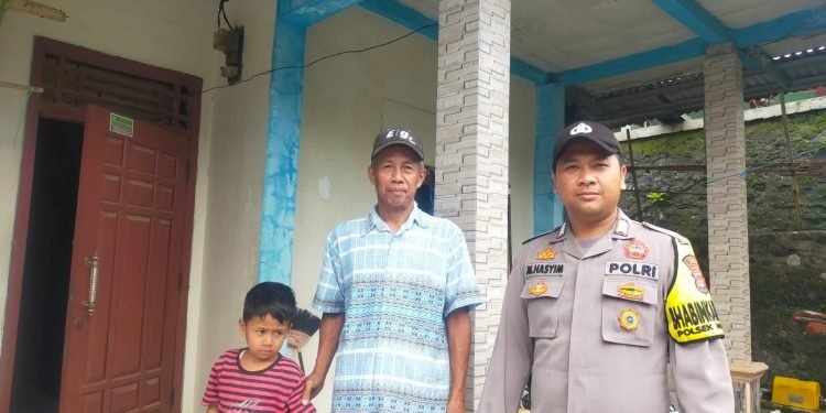 Pastikan warga Tentram, Bhabinmas Polsek Muncang Polres Lebak, Sambang Ke Desa Tanjungwangi