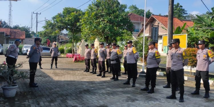 Awali Tugas Dengan Semangat Dan Disiplin Tinggi, Kapolsek Mancak Polres Cilegon Polda Banten Pimpin Apel Pagi
