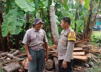 Dialogis Bersama Tokoh Masyarakat, Upaya Personel Bhabinkamtibmas Polsek Mancak Polres Cilegon Monitoring Kamtibmas Desa Binaan