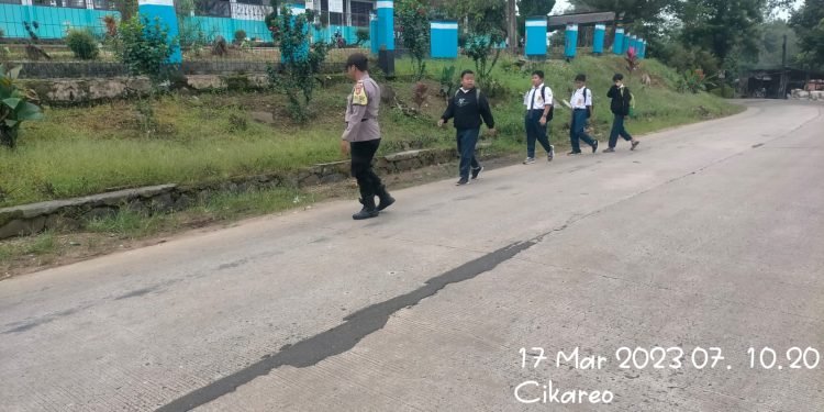 Anggota Polsek Cileles Polres Lebak Melaksanakan Giat Strong Point Pagi