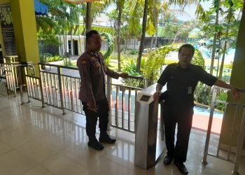 Personel Polsek Cibeber Polres Cilegon Polda Banten lakukan Patroli Wisata Kolam Renang
