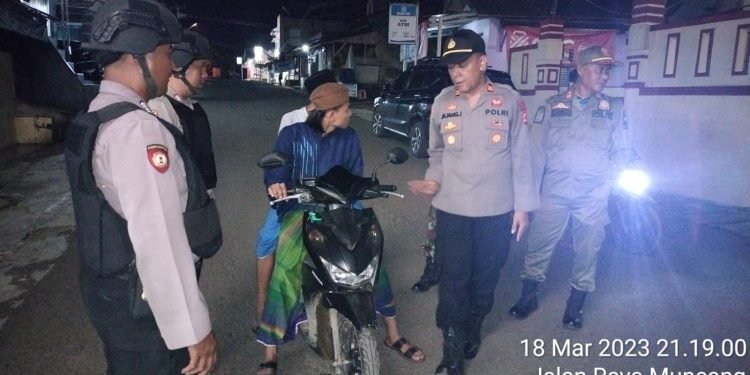 Ciptakan Warga Aman dan Nyaman, Kapolsek Muncang Polres Lebak Pimpin Langsung Kegiatan Patroli KRYD Gabungan