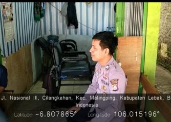 Secara Door To Door, Bhabinkamtibmas Polsek Malingping Polres Lebak sambang warga Desa binaannya