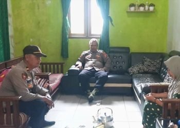Kapolsek Sobang beserta anggota Melaksanakan Giat Program Quick Wins Presisi, Sambang Ke Rumah Kades